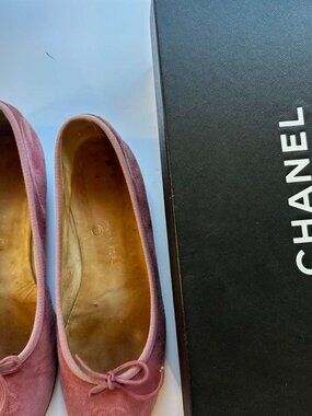 RARE VINTAGE CHANEL PINK SUEDE BALLET FLATS 🎀